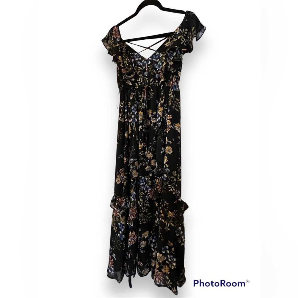 Cute summer/spring dress! Worn to picnics and festivals.
